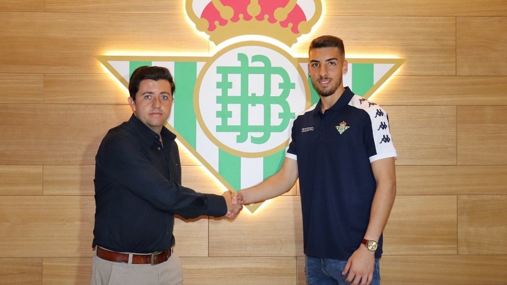 Dani Rebollo recién renovado con el Real Betis